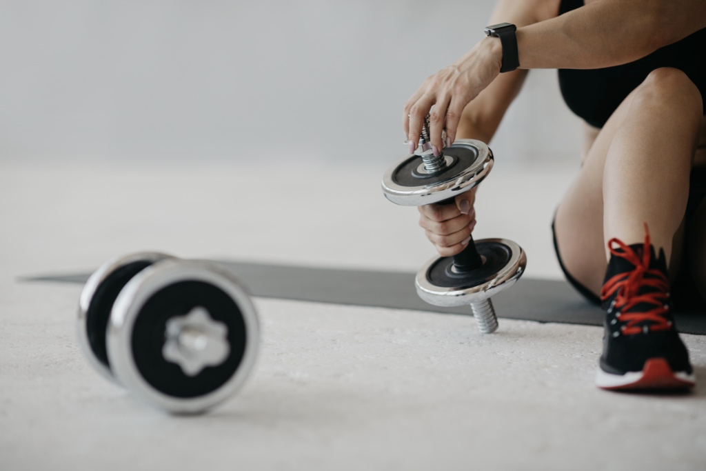 Cardio vs. weightlifting: What's better for weight loss?